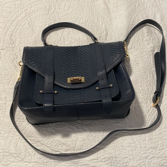 Beautiful navy blue leather bag by GiGi New York - Picture 2 of 4